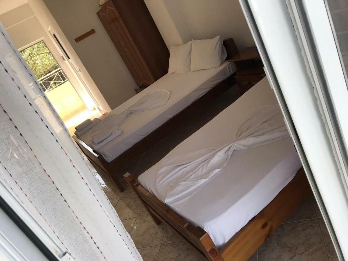 Henardi Apartments Ksamil Esterno foto
